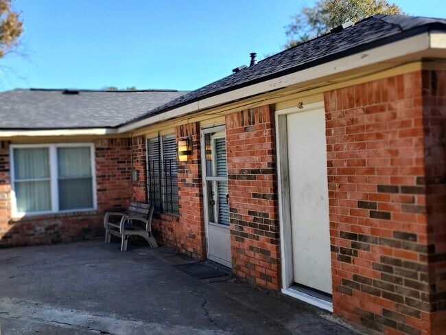 Foto del edificio - 15414 W Hampton Cir