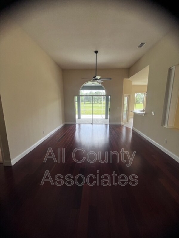 Foto del edificio - 4419 Sawgrass Dr