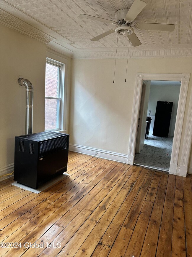 Building Photo - 384 8th St