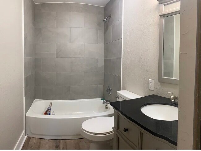 Foto del edificio - 710 Riverview Dr