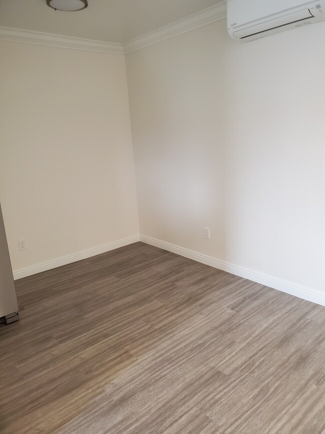 Building Photo - 522 N Alexandria Ave