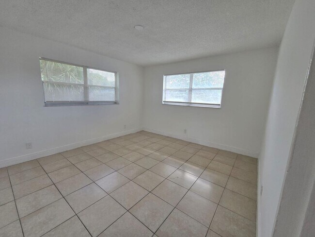 Building Photo - 8060 Colony Cir N