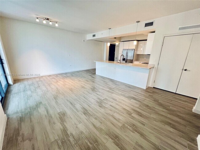 Foto del edificio - 999 SW 1st Ave