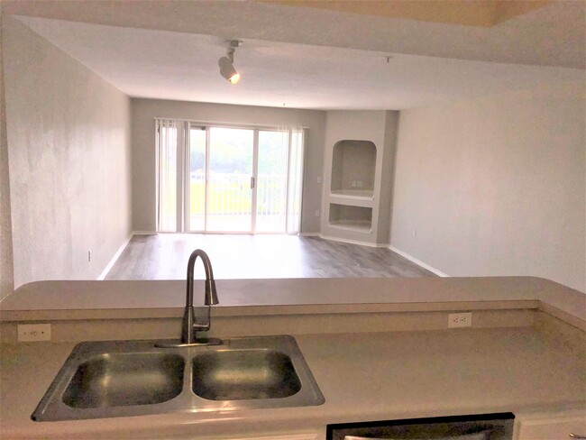 Foto del edificio - 13838 Fairway Island Dr