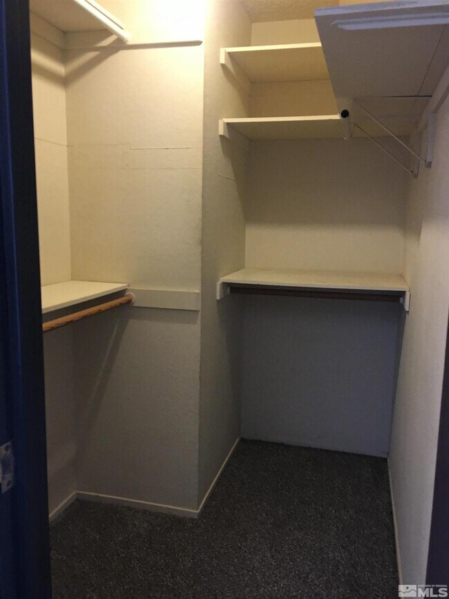 Foto del edificio - 875 B St