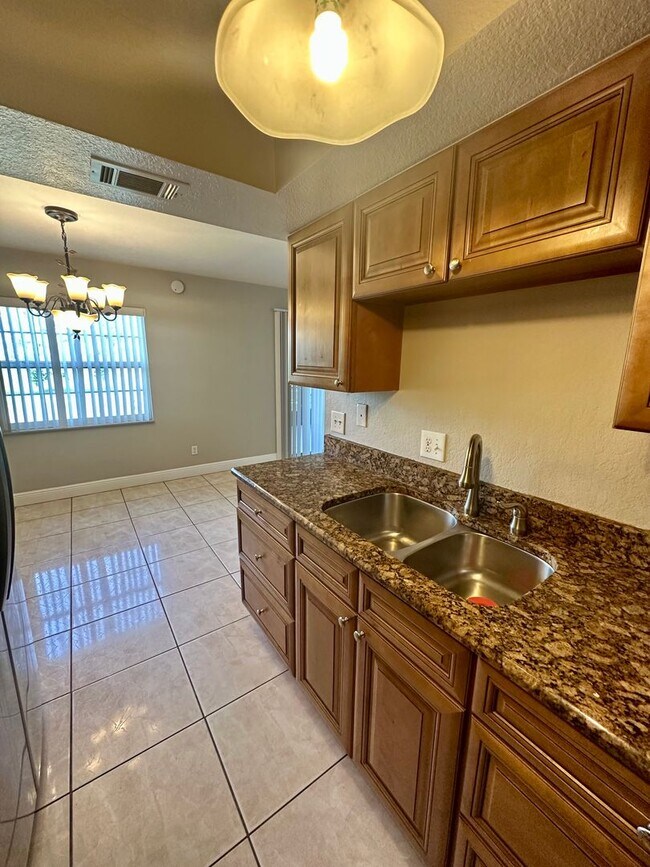 Building Photo - Corner 3/2 Remodeled Duplex in Rio Pinar L...
