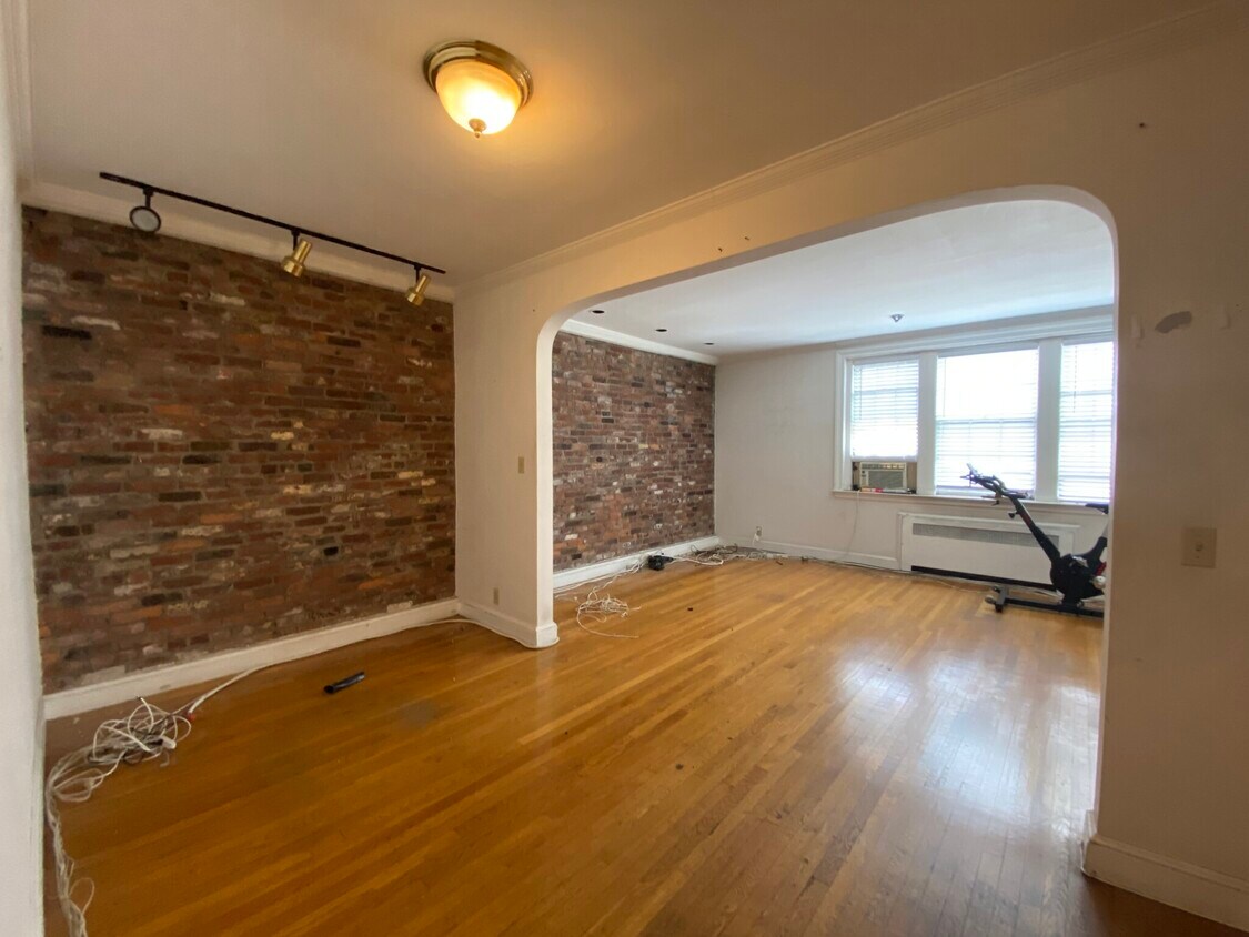Primary Photo - 116 Park St