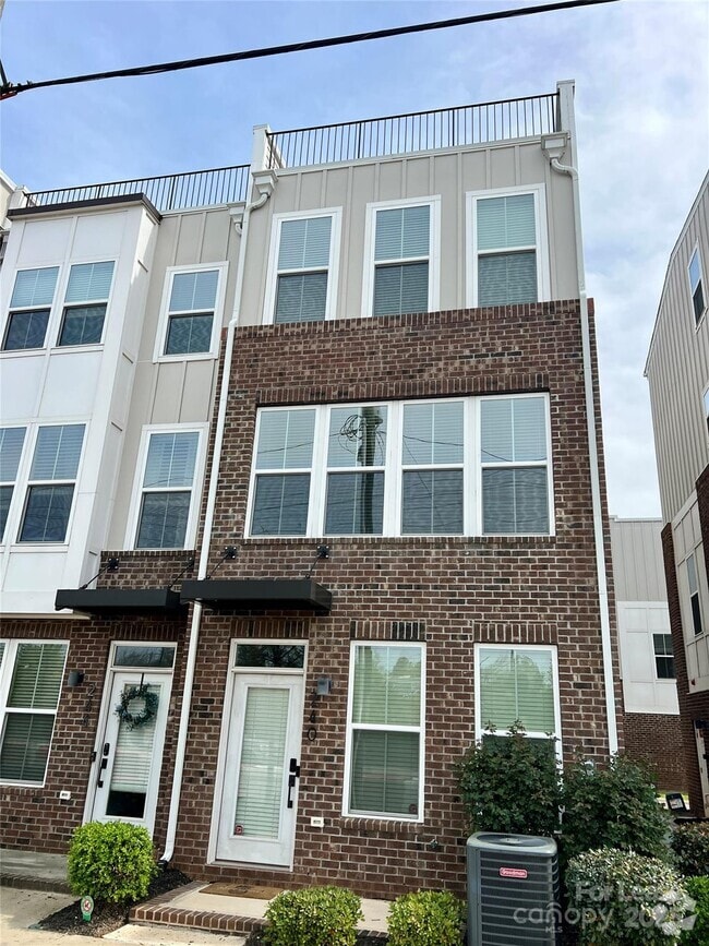Building Photo - 240 Parkwood Ave