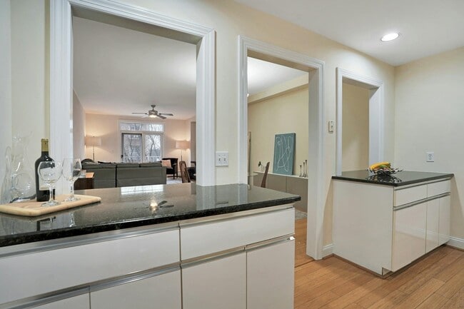 Building Photo - 207 Shearwater Ct W