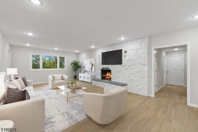 Foto del edificio - 8 Timberline Dr