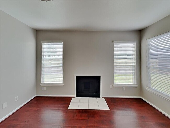 Foto del edificio - 5615 Bear Paw Cir