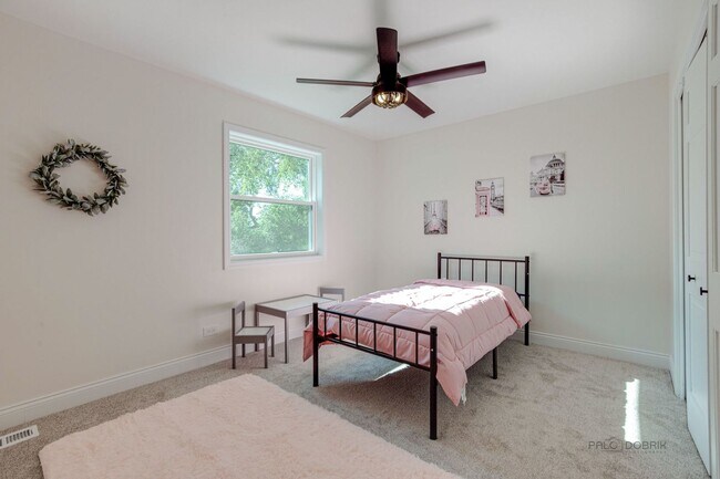 Building Photo - 40566 N Sunset Dr