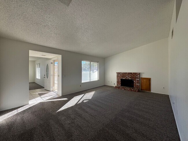 Building Photo - Home off the Green Tree Golf Course