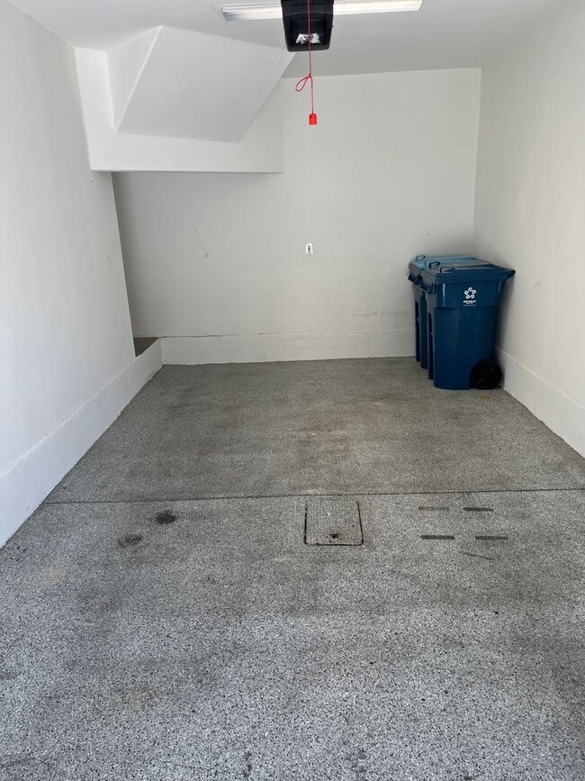 Building Photo - 2 BED / 2 BA - ALL APPLIANCES - COMMUNITY ...
