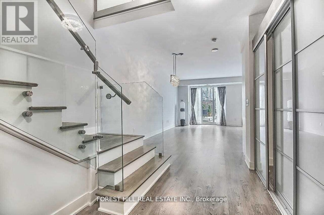 Primary Photo - 7608 Yonge St