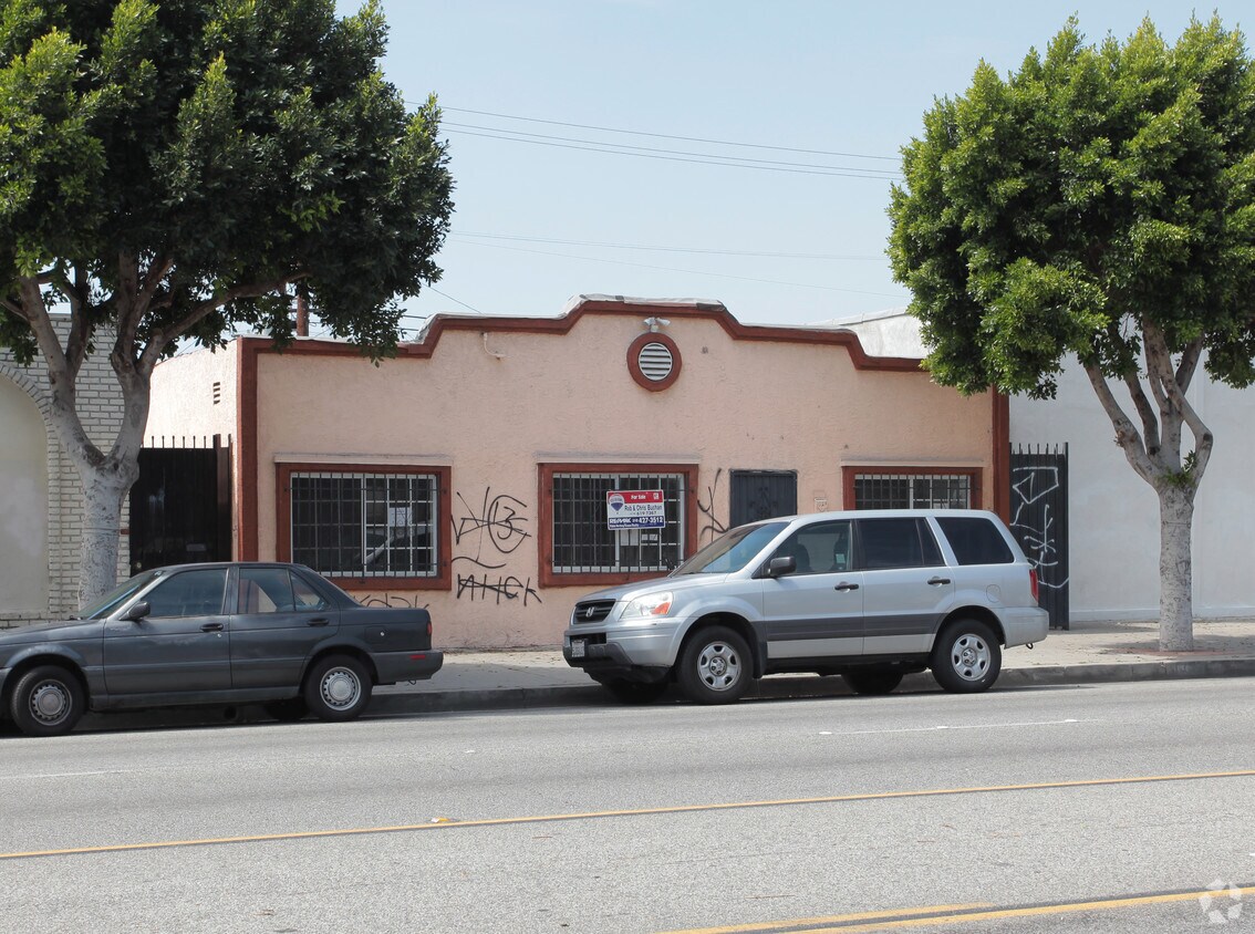 Building Photo - 1325 S Long Beach Blvd