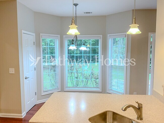 Building Photo - 7959 Larksview Dr
