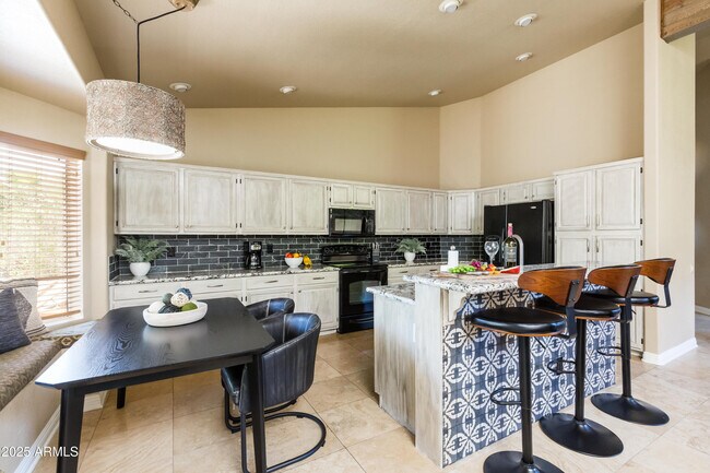 Building Photo - 5821 E Aire Libre Ave