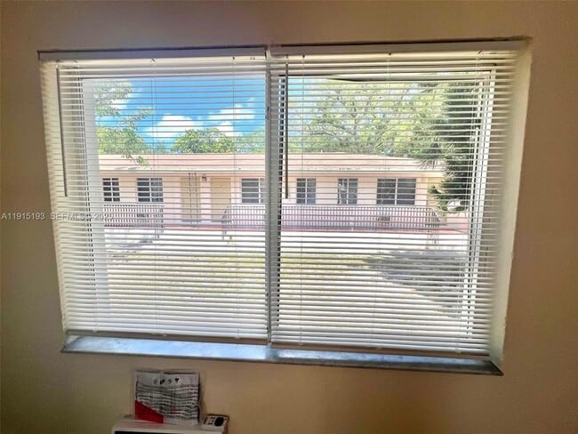 Building Photo - 690 NE 85th St