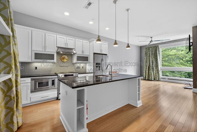 Foto del edificio - 515 Hillsborough St