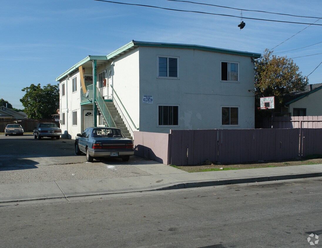 Building Photo - 4420-4430 Bassett St