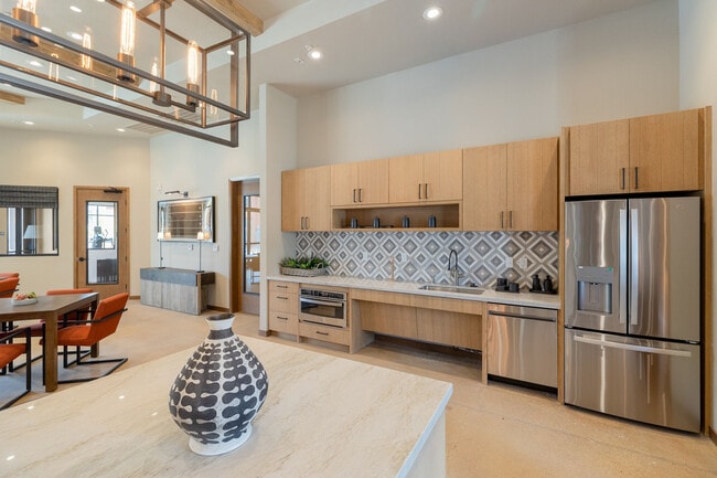 Building Photo - The Hill