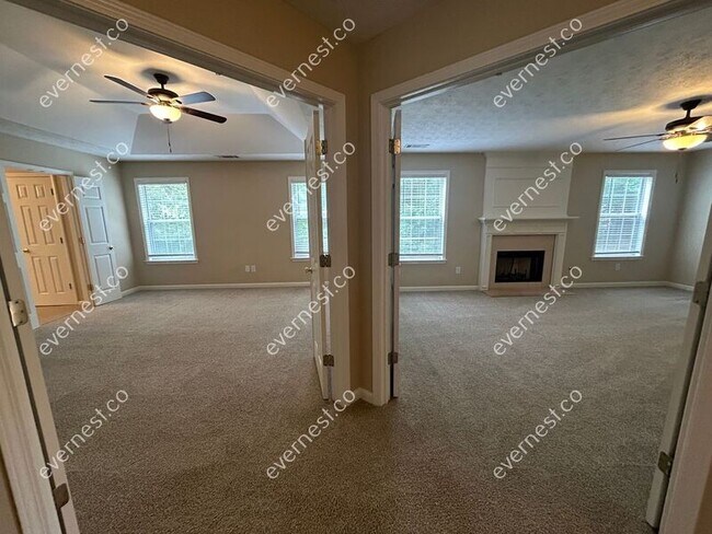 Building Photo - 2640 Highland Pass