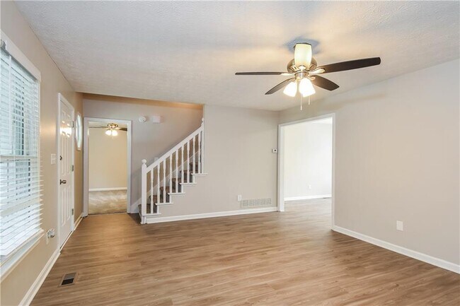 Foto del edificio - 229 Sleepy Hollow Rd