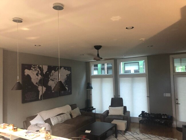 Foto del edificio - 622 W Main St