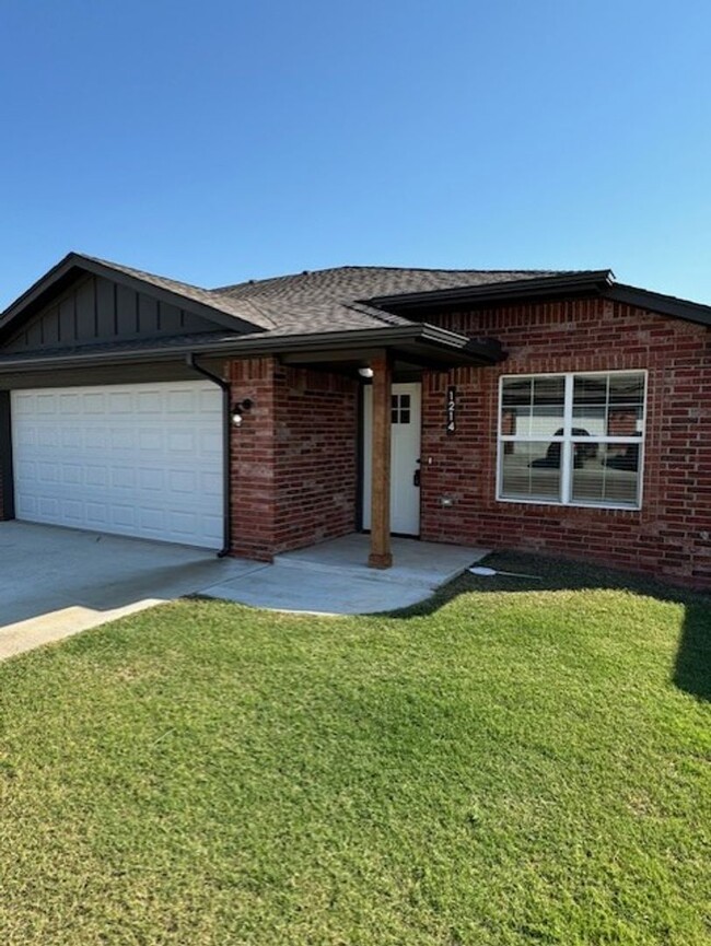 Building Photo - Beautiful 3 Bedroom in Norman