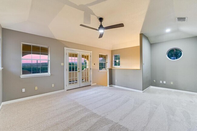 Building Photo - 2405 Bahama Rd