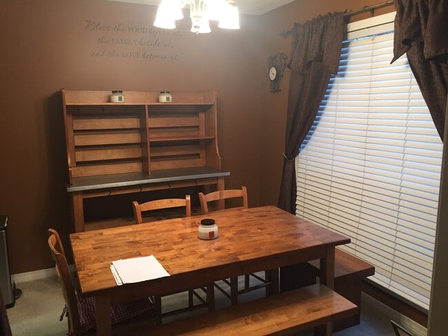 Building Photo - 2 Bedroom Townhome on the Rez!
