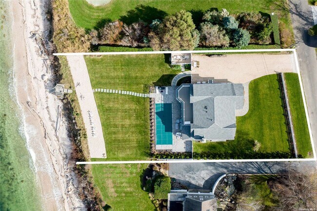 Foto del edificio - 555 Sound View Rd