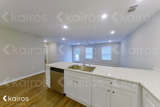 Building Photo - 22 Bungalow Cir