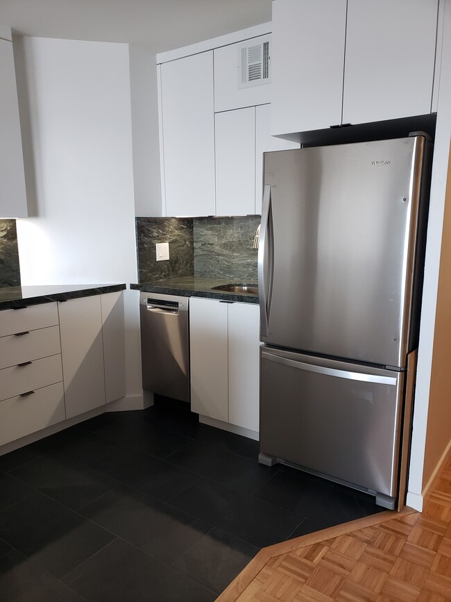 Beautiful Kitchen with all new stainless steel appliances - Telegraph Hill - 1 bedroom/2 bath