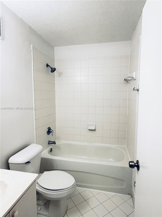 Building Photo - 1300 SE 31st Ct
