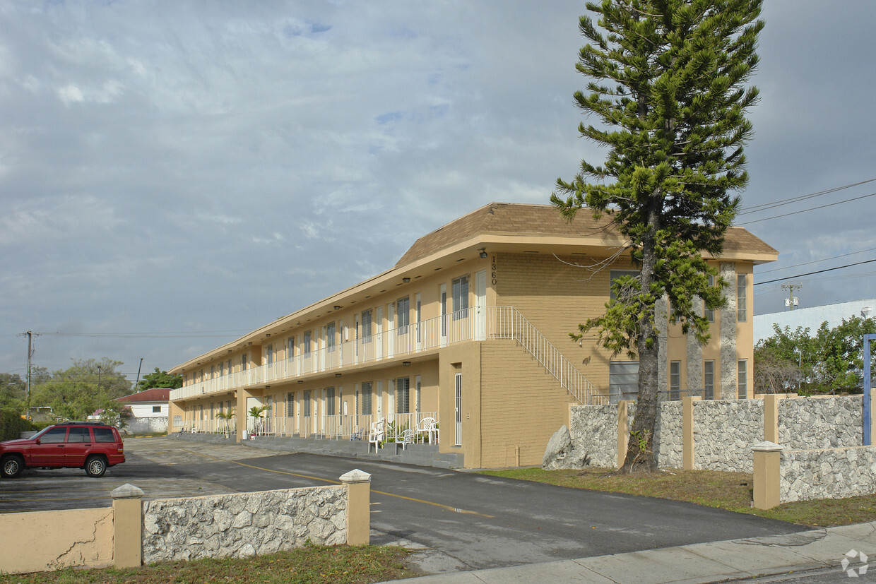 Foto del edificio - River Oaks Apartment