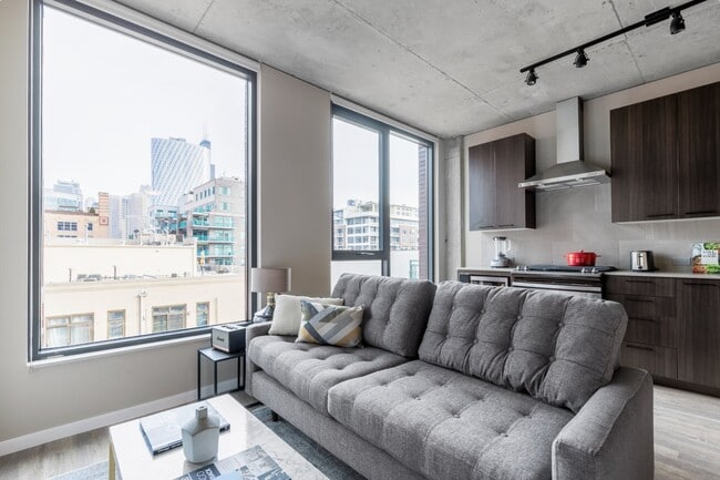 Photo - 900 W Washington Blvd Apartment