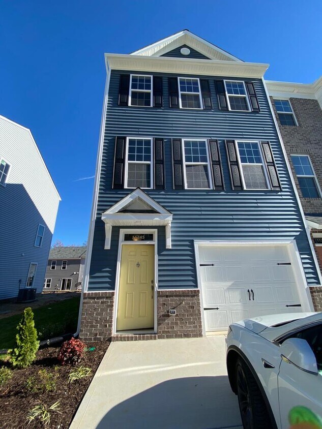 11245 Magill Terrace Dr, Chester, VA 23831 Townhome Rentals in