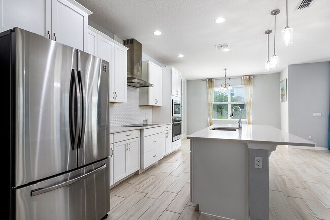 Foto del edificio - PRATICALLY BRAND NEW HOME IN GATED COMMUNITY!