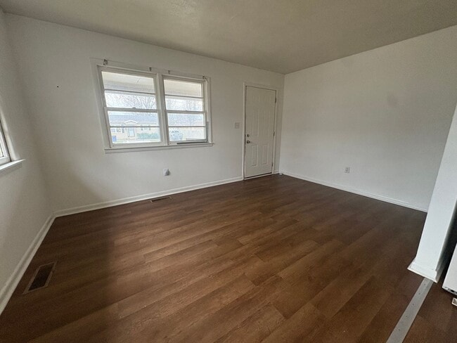 Building Photo - 920 Avery Dr