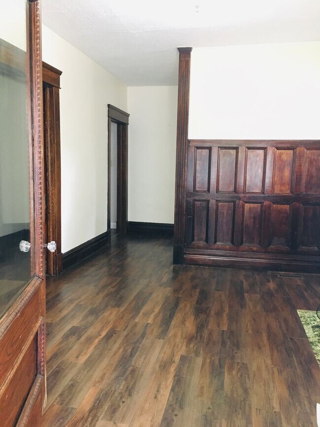 1316 Lynn St Unit Down, Parkersburg, WV 26101 Room for Rent in