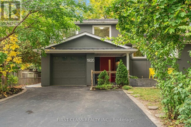 Photo du bâtiment - 1920 Truscott Dr