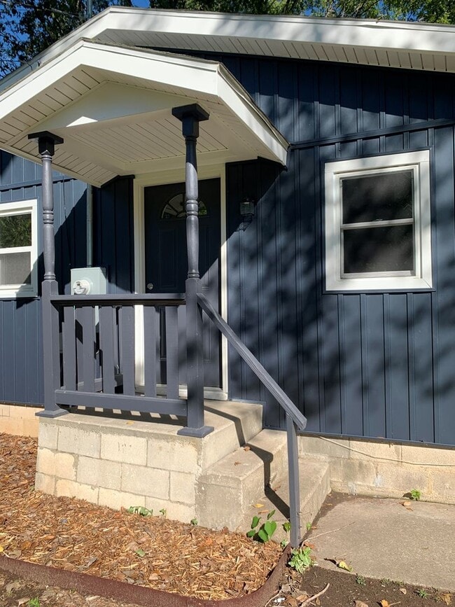 Building Photo - Cozy Home with Lots To Offer