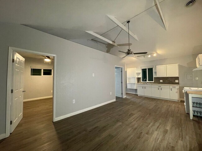 Foto del edificio - 9223 Ramona Ave