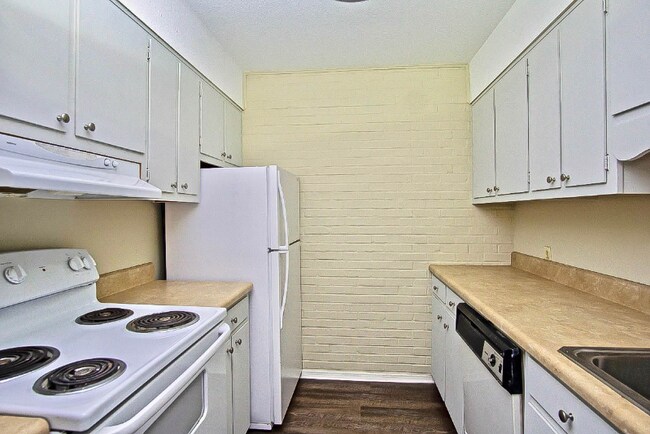 Foto del edificio - 240 Harmon Ave