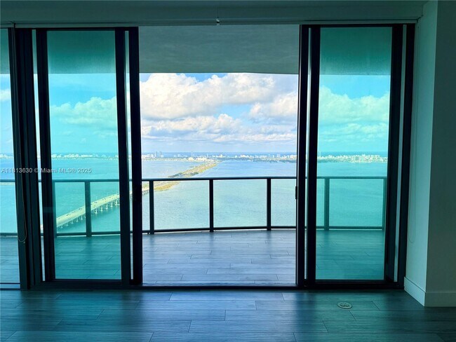 Foto del edificio - 3131 NE 7th Ave
