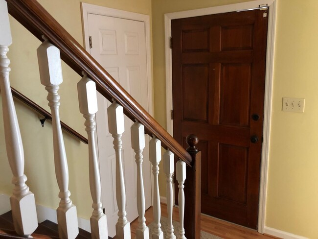 Building Photo - Available 9/8. Beautiful 4BR/2.5BA Home Av...