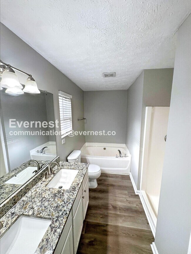 Foto del edificio - 55 Bramble Bush Trail