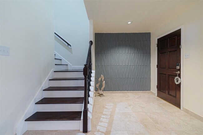 Building Photo - 3514 Lakeaires Ln